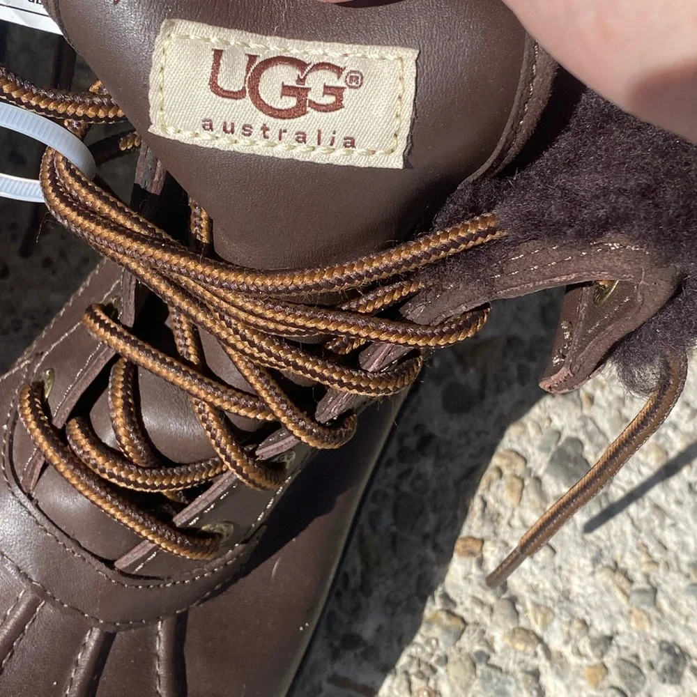 UGG Men's 6 Chocolate and Ebony Snow Boots